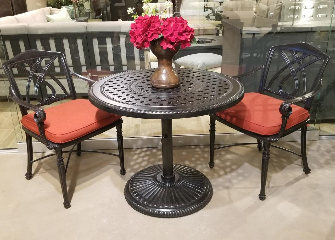 Grand Terrace Round Pedestal Table